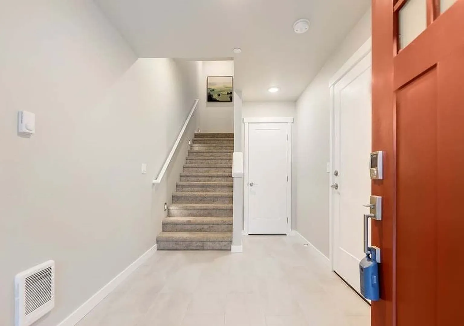 Half Off The First Month's Rent Pet Friendly Lake Stevens Town Home Move In Ready — Photo 3