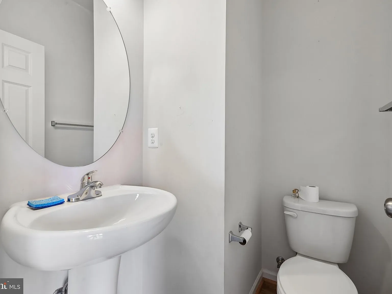 3 bed, 2.5 bath, 2131 sqft, $2,150 — Photo 4