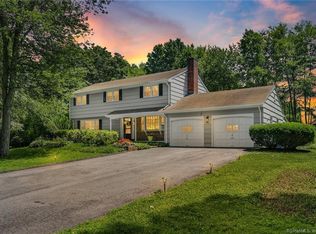 64 Applewood Dr, Shelton, CT 06484