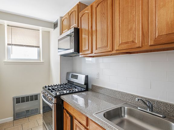 3rd image of 140-60 Beech Ave #6S