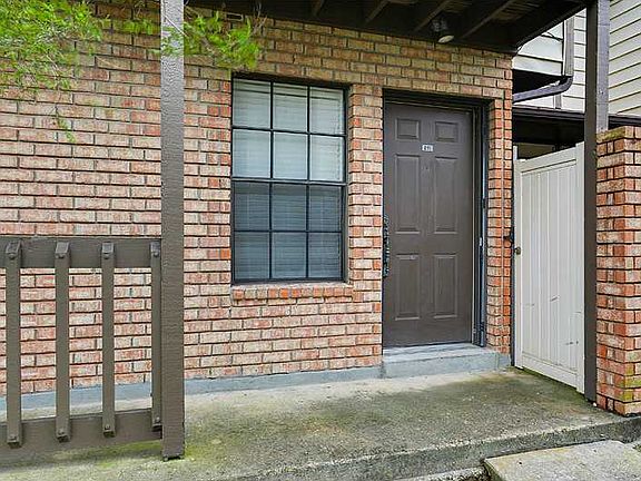 5th image of 2948 Manhattan Blvd Unit 211