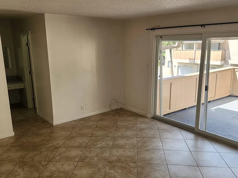834 NW 82nd Ave — Photo 3