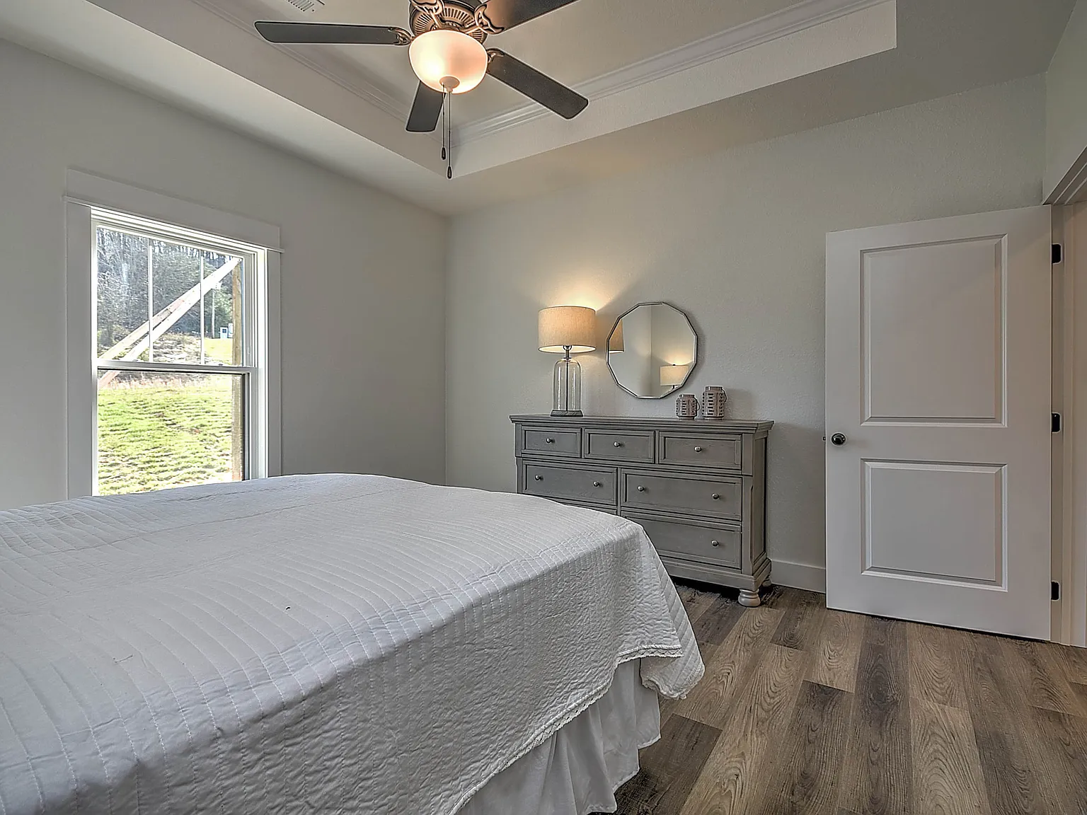 2 bed, 1.5 bath, 945 sqft, $1,650 — Photo 2