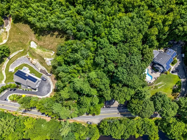 1600 West St, Stoughton, MA 02072