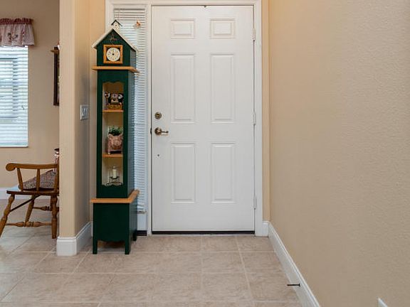 3rd image of 511 Waterside Cir