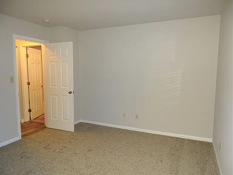 128 Hilldale Dr #B — Photo 9