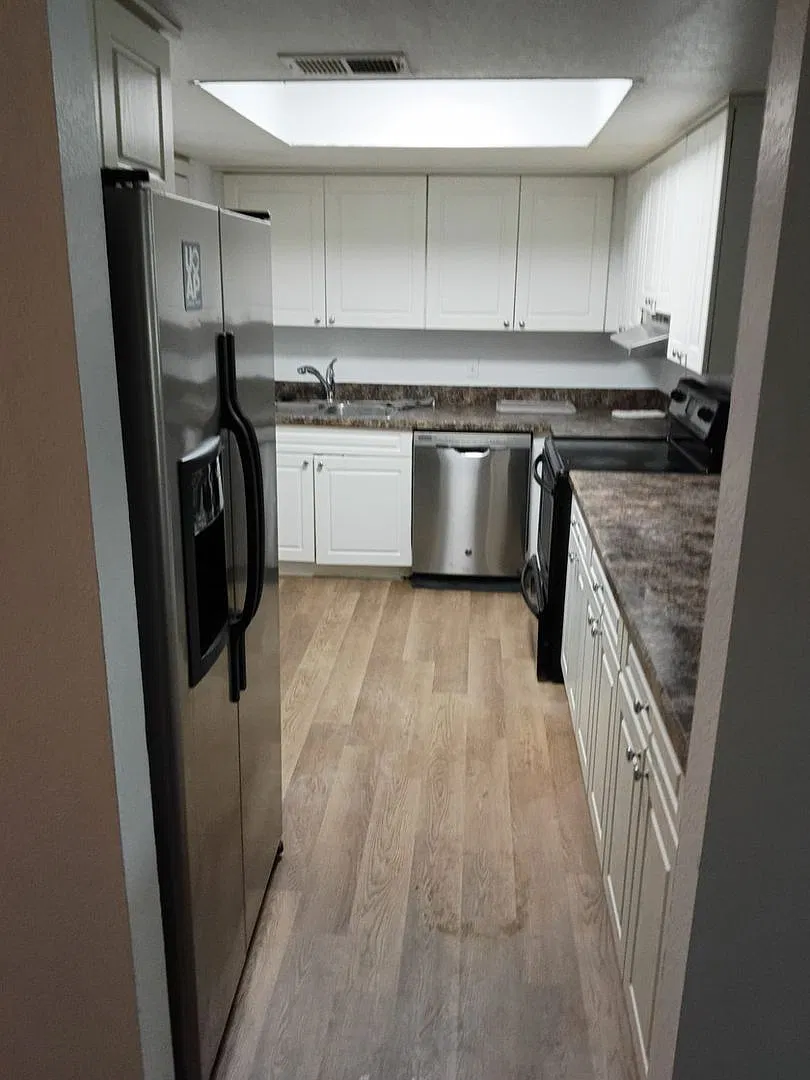 Hawthorne Village Condo- Unit 7 — Photo 3