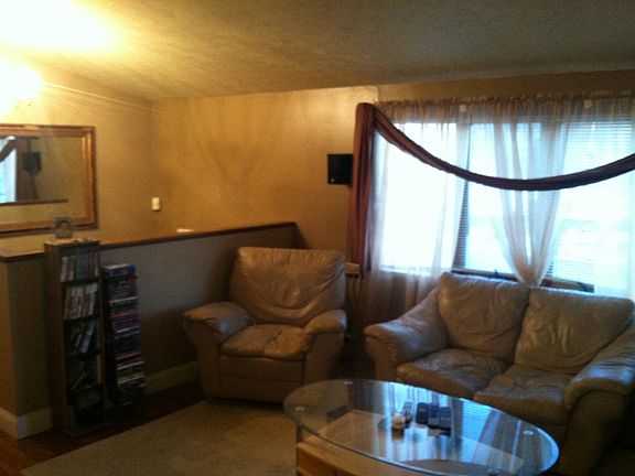 4th image of 62 Appel Dr E