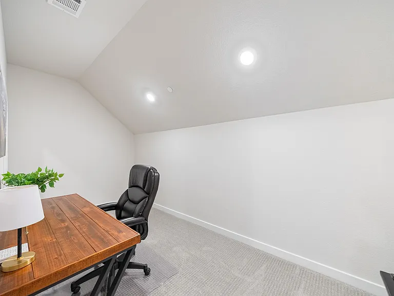 220 John Webster St — Photo 39