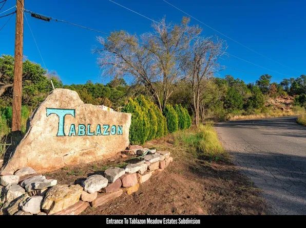 8 Tablazon Valley Dr, Tijeras, NM 87059