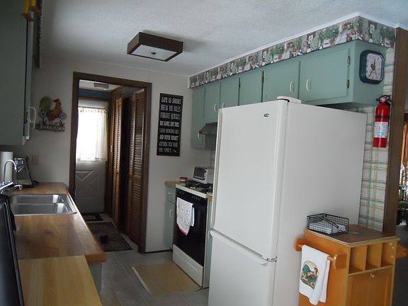 STOVE AND FRIDGE INCLUDED
