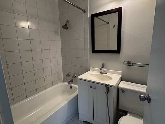 5th image of 1356 N Dearborn St #10E
