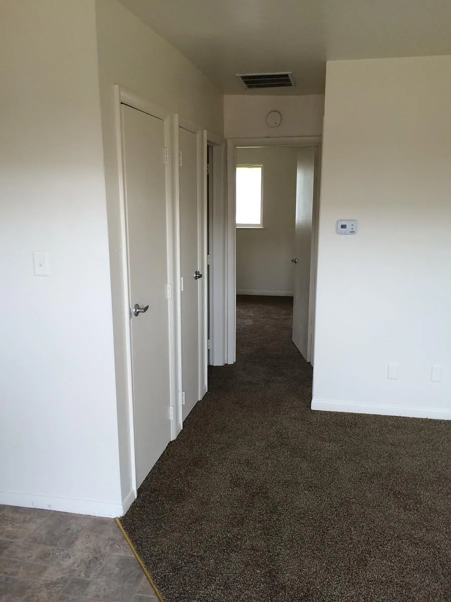 Building Photo - 320 S 4th St #33