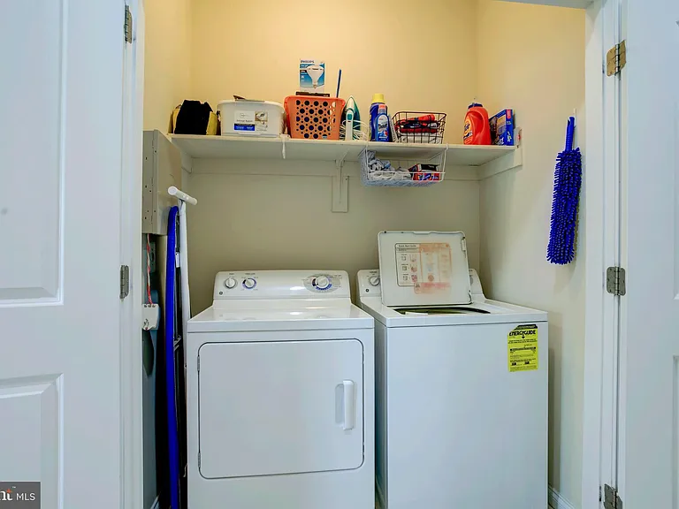15160 Kentshire Dr — Photo 33