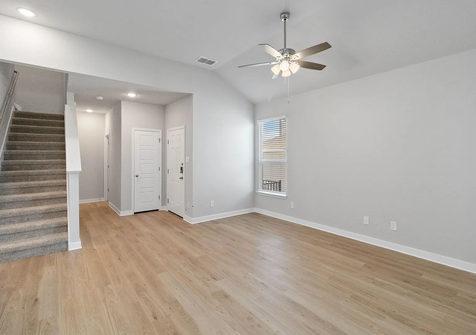 Luxury 4bedroom Townhome Medina Isd — Photo 4