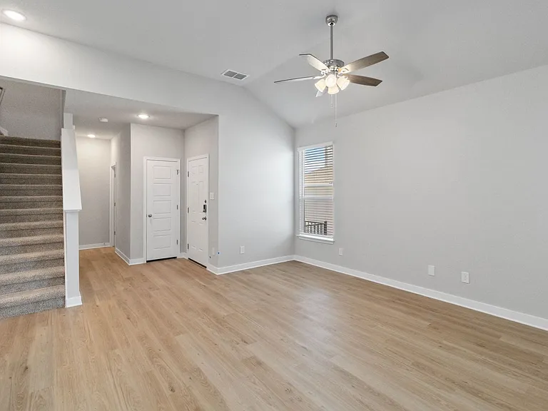 801 Staglin St #A — Photo 28