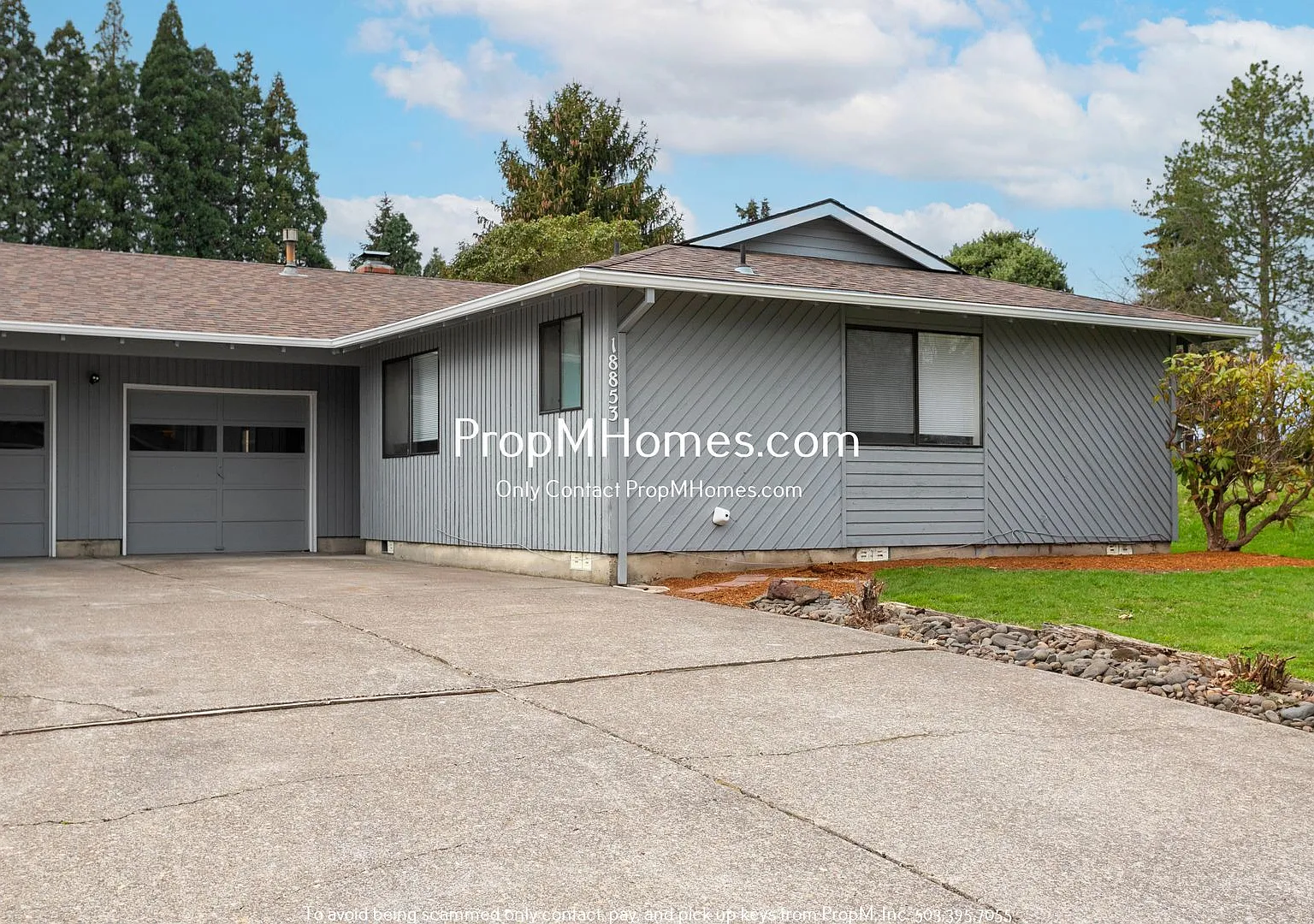 Spacious Two Bedroom Duplex in Aloha with Fenced Outdoor Space! — Photo 2