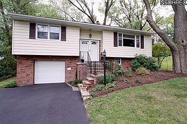 1st image of 128 Goodrich Ct
