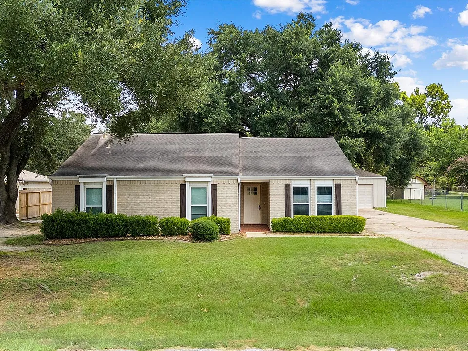 11215 Birchwood Dr