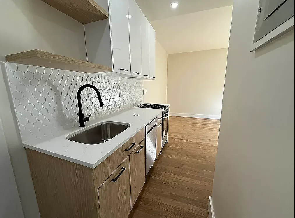 293 Franklin Avenue — Photo 1