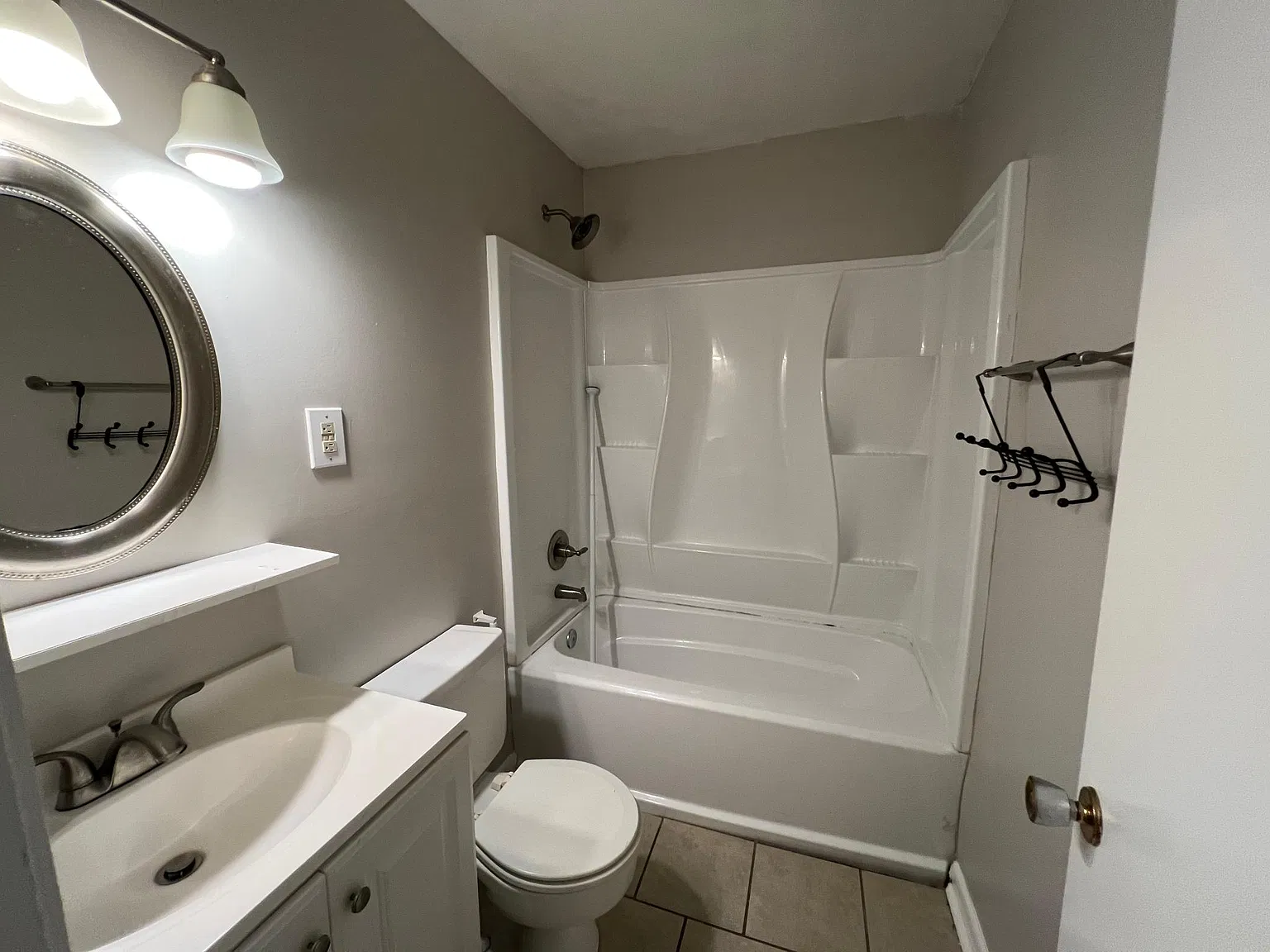 2209 Scott St — Photo 4
