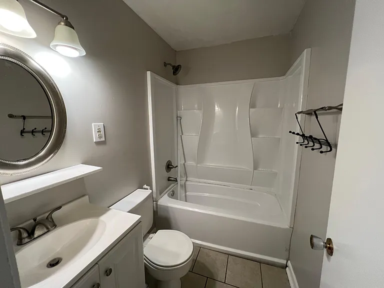 2209 Scott St — Photo 4