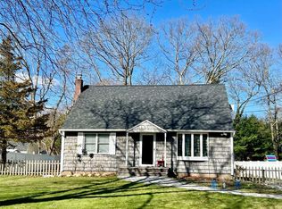 26 New Ln, Selden, NY 11784