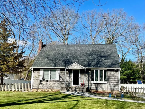 26 New Lane, Selden, NY 11784