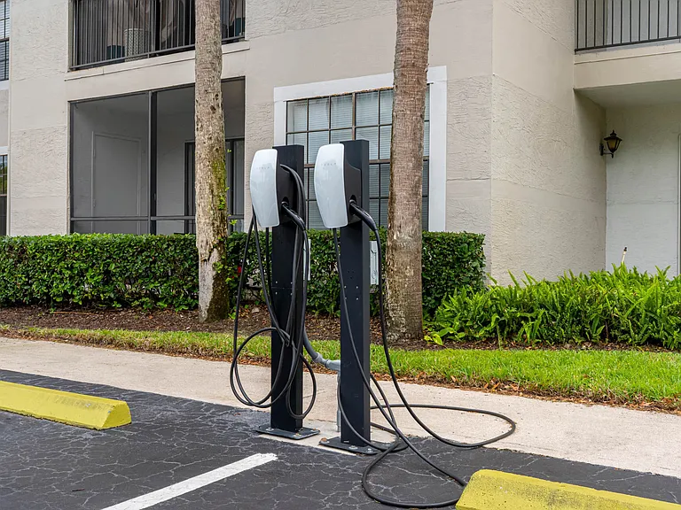 Mizner Court — Photo 36