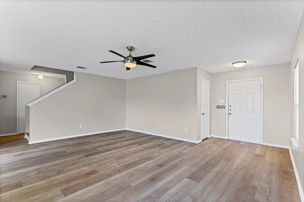 3 bed, 2.5 bath, 1832 sqft, $1,850 — Photo 4