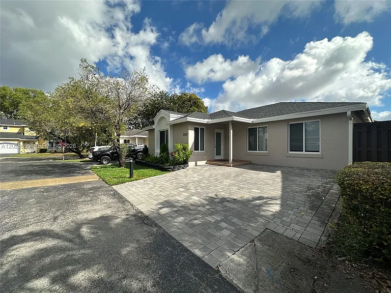 5733 NW 100th Ct — Photo 42
