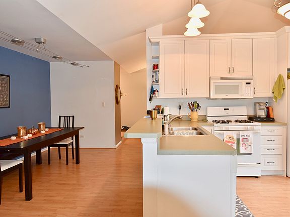 5th image of 1250 Ballantrae Pl APT E