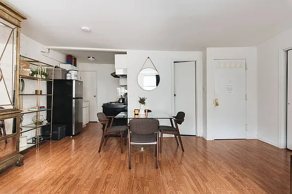 Rented by Safdie Realty Group | media 6