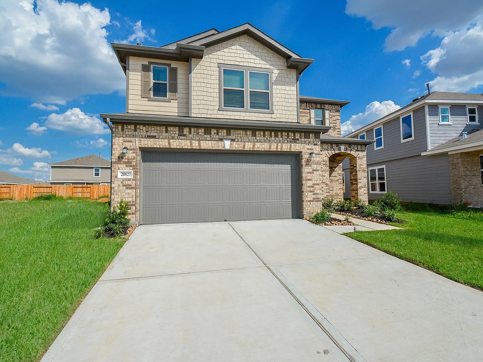 4 bed, 2.5 bath, 2678 sqft, $2,500 — Photo 2
