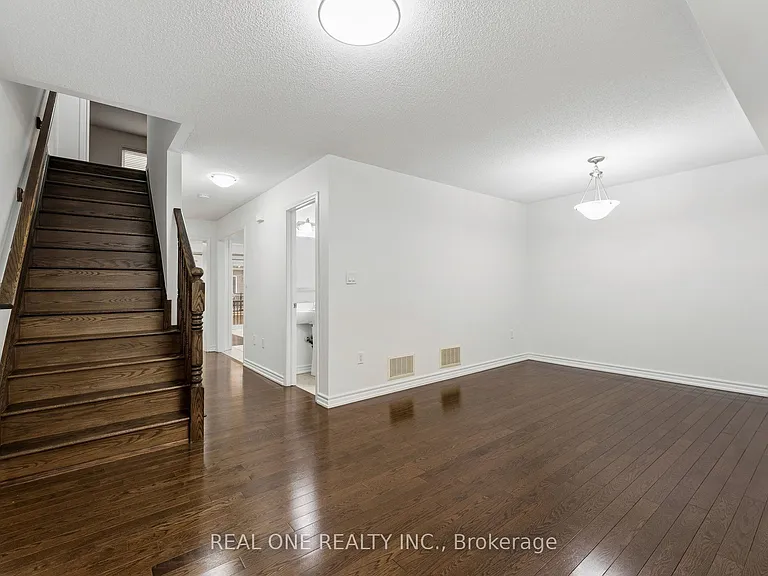 30 Henneberry Ln — Photo 18