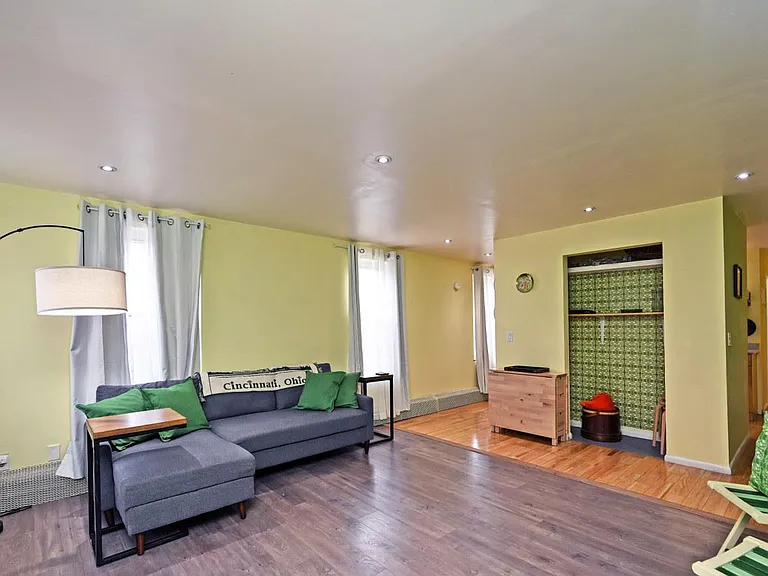 118 E Liberty St #B — Photo 8
