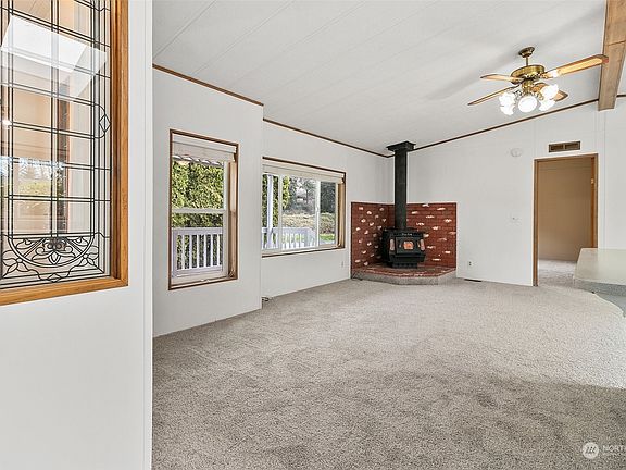 Entry into the Living Room>