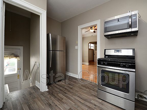 4th image of 215 N 49th St