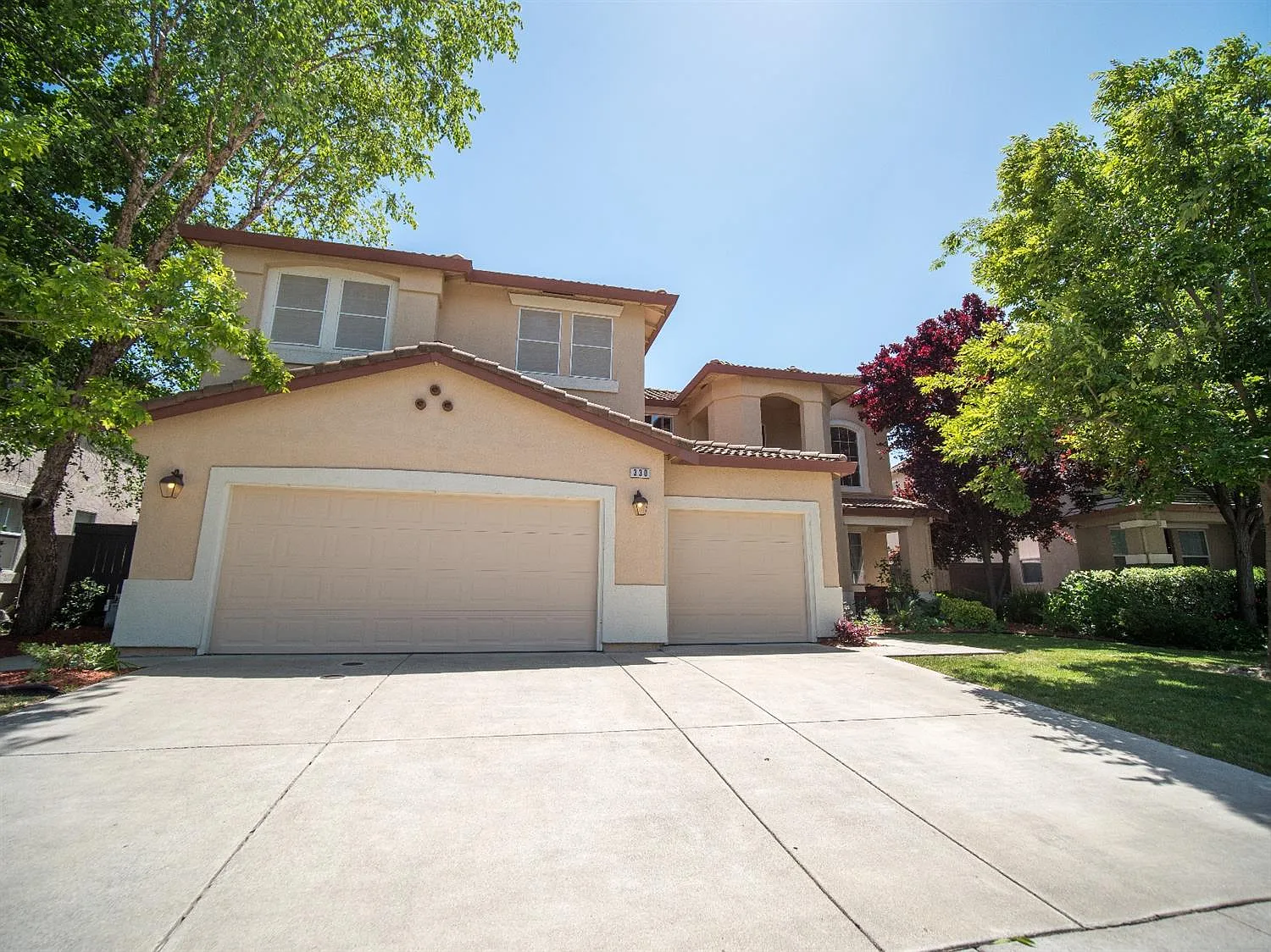 330 Menard Cir photo 1