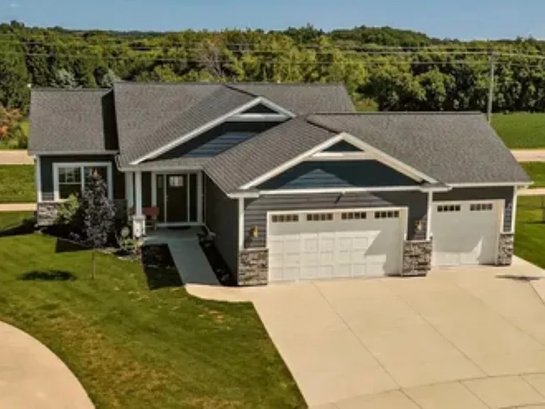 695 Marcus Pl NE — Photo 1