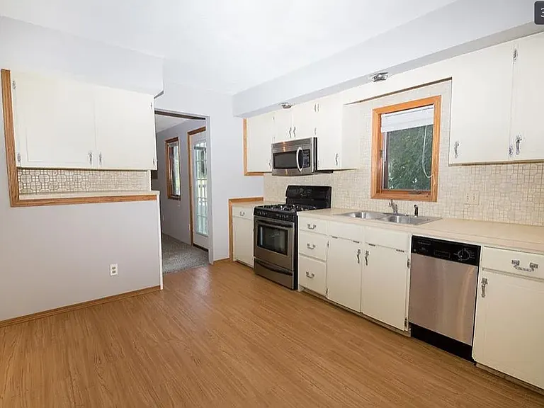 202 NW 3rd St — Photo 3