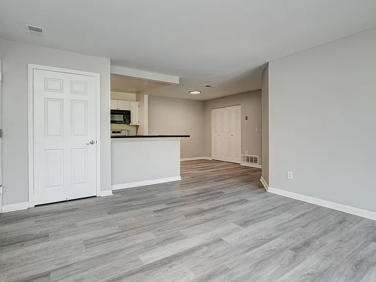Boulder Pointe Apartments — Photo 14