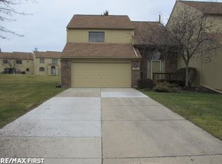 2164 Rochelle Park Dr, Rochester, MI 48309