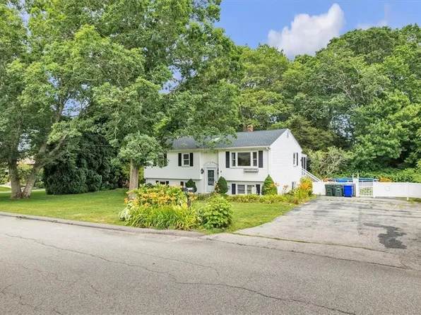 8 Tonkawa Ave, Westerly, RI 02891