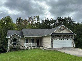 21 Twin Chimneys Dr, Wirtz, VA 24184