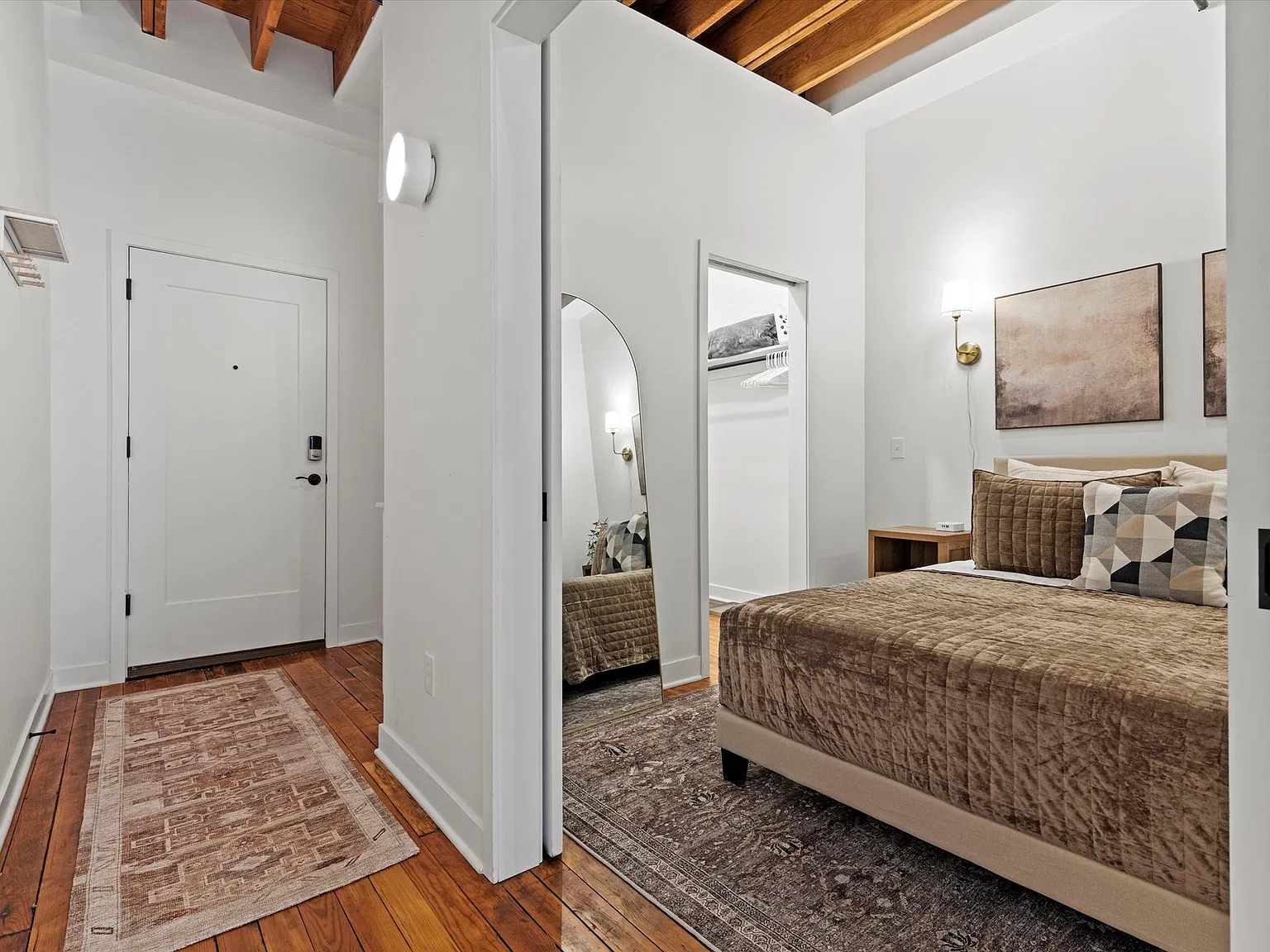 1523 Oak St — Photo 3