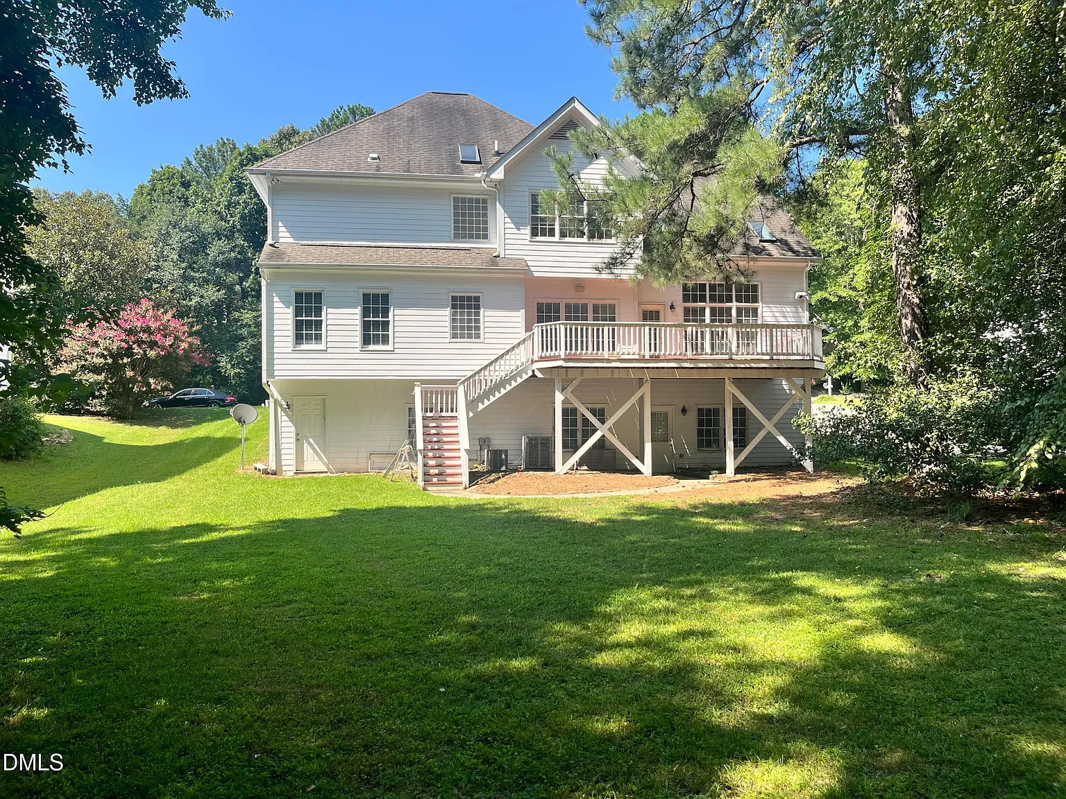 5 bed, 3.5 bath, 3605 sqft, $3,200 — Photo 2