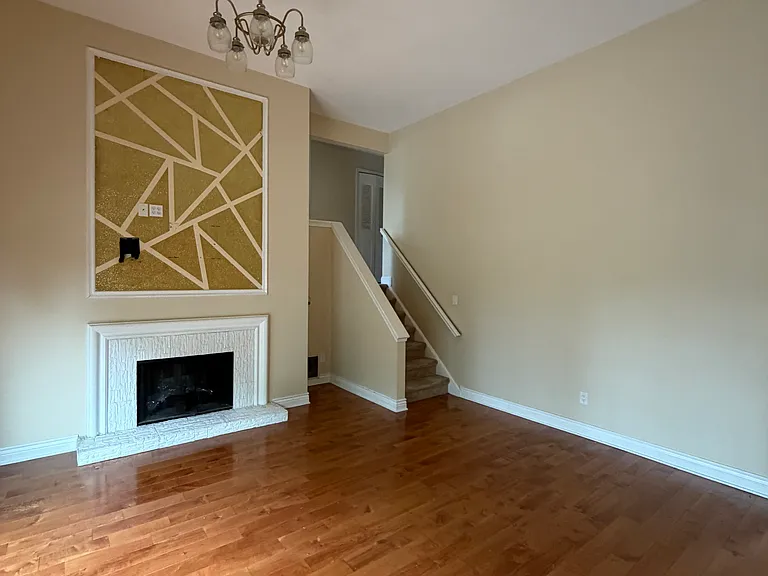 114 Kings Croft — Photo 2