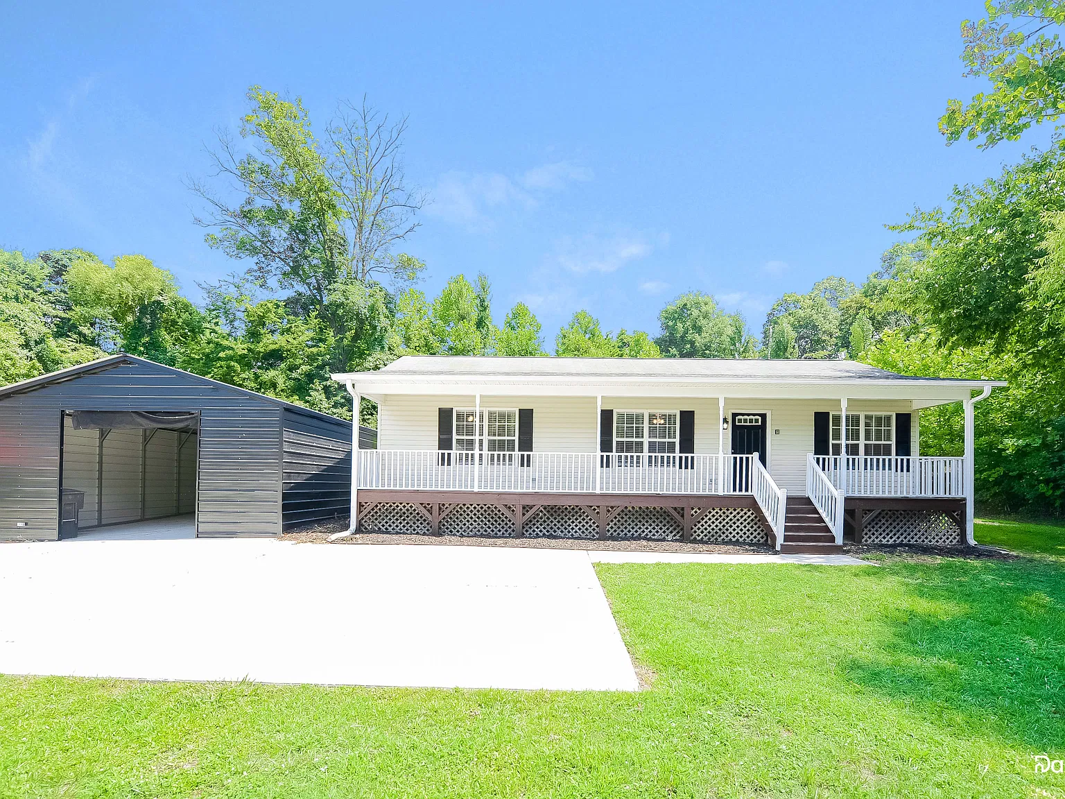 3 bed, 2.0 bath, 1056 sqft, $1,780 — Photo 1