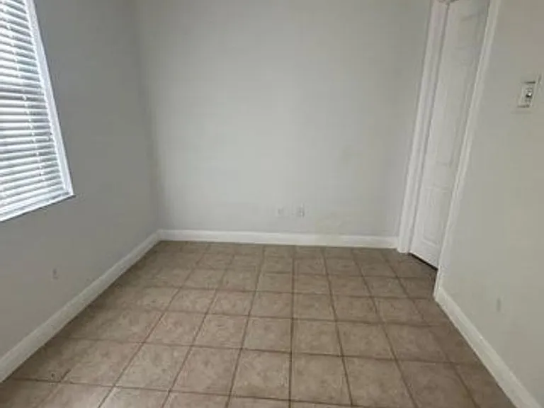 2502 N Dixie Hwy #49 — Photo 6